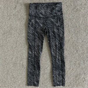 lululemon Fast and‎ Free HR Crop Size 4
